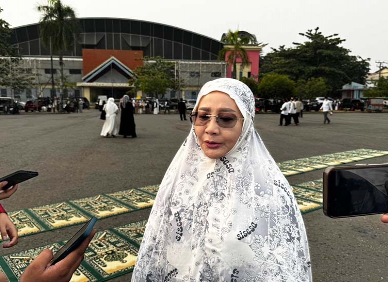 Turun ke Lapangan Ikut Tangani Karhutla, Bupati Sri Juniarsih Minta BNPB Kerahkan Water Bombing ke Lokasi yang Sulit Dijangkau