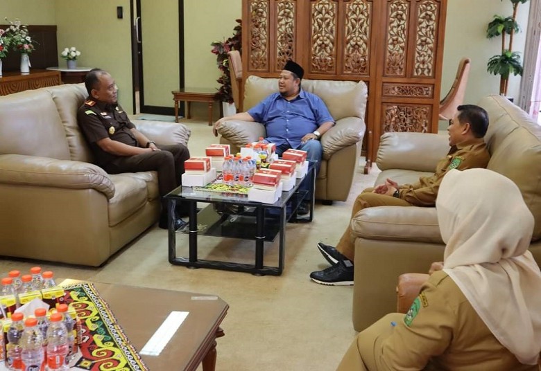 Ketua DPRD Terima Kunjungan Silaturahmi Kejari Kukar