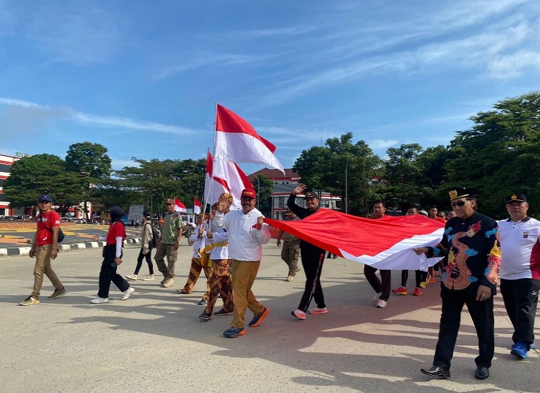 Jelang HUT RI ke-79, Pemkab Kukar Bentangkan Bendera Merah Putih Sepanjang 250 Meter
