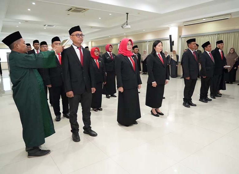 Lantik 33 Pejabat Dilingkup Pemprov Kaltim, Sekda Sri: Jafung Menjadi Pilar Mewujudkan Birokrasi yang Efektif