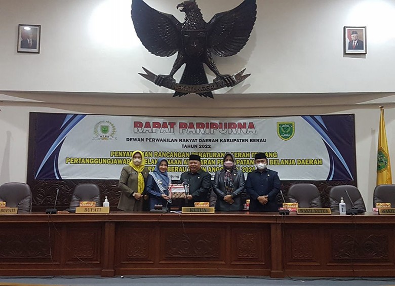 Bupati Berau Sampaikan Raperda Pertanggungjawaban APBD 2021