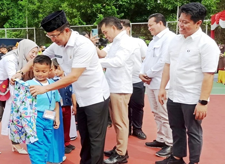 Pemkot Balikpapan Bagikan 92 Ribu Seragam Sekolah Gratis untuk Siswa TK hingga SMP