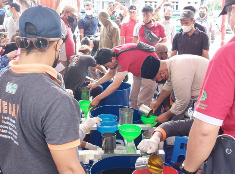 16 Ribu Liter Minyak Goreng Didistribusikan untuk Warga Tenggarong, Bupati: Jika Ada Oknum Bermain, Laporkan