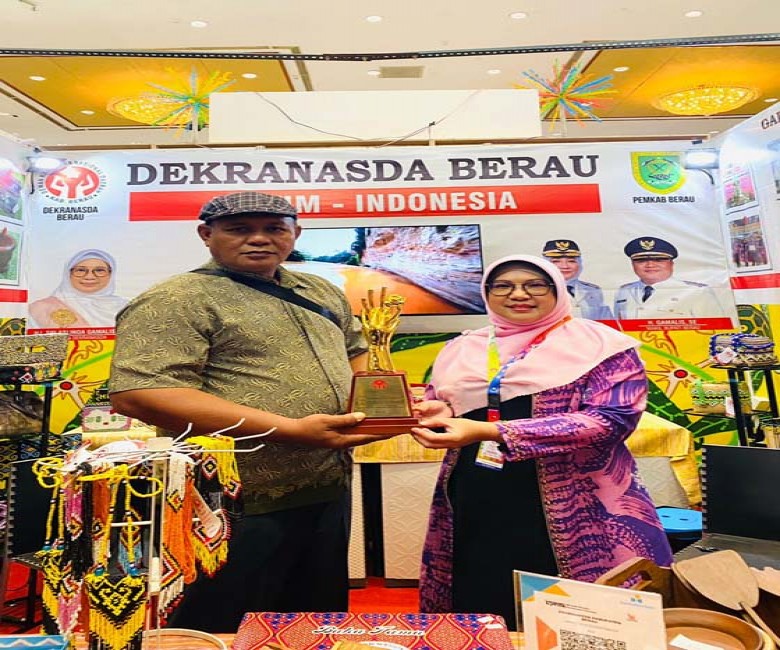 Pengrajin Kriya Berau Raih Dekranas Award dari Ibu Negara