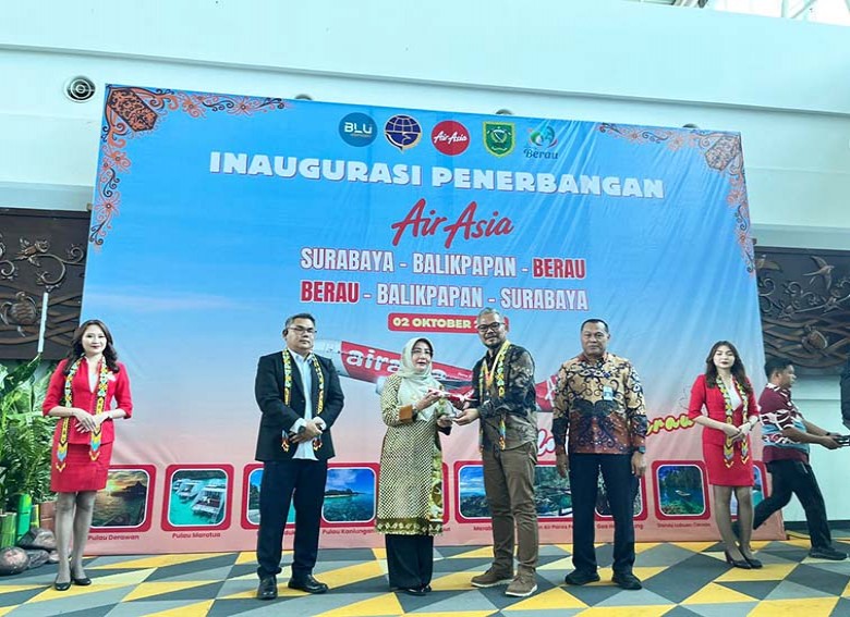AirAsia Mendarat Perdana Bandara Kalimarau, Bupati Sri Juniarsih: Momentum Kebanggaan dan Peluang Pariwisata