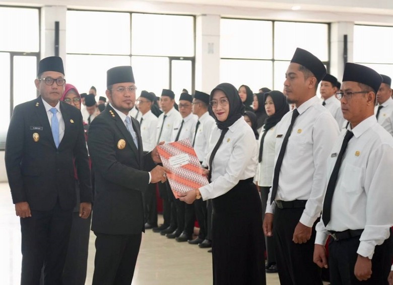PPPK Tahap II Lingkup Pemprov Kaltim Terima SK, Gubernur Rudy: PNS dan PPPK Garda Terdepan Pelayanan Publik