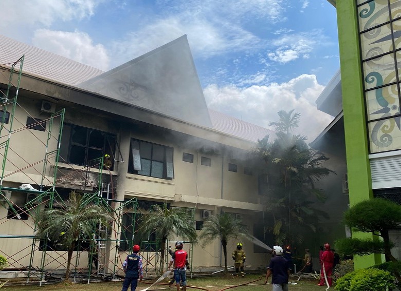 Diduga Korsleting Listrik, Gedung A DPRD Kukar Terbakar