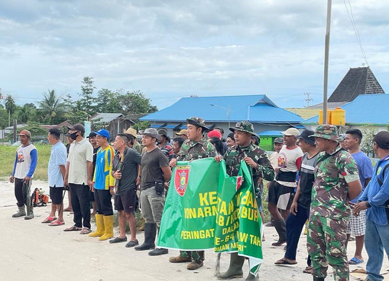 HUT Yon Armed/Komposit/Buritkan Gotong Royong Bersama Kampung Labanan Makmur