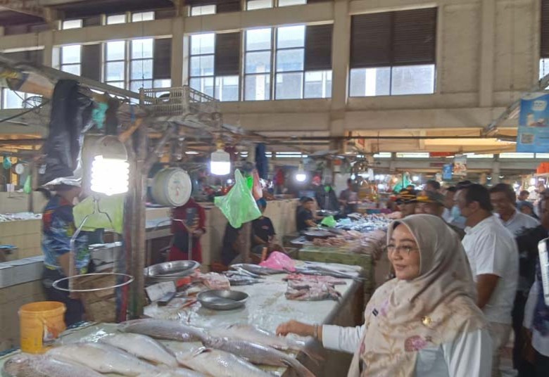 Bupati Berau Sidak Pasar, Pastikan Stok Pangan Hingga Lebaran Aman