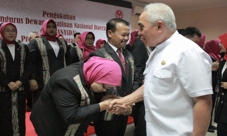 Hadiri Pengukuhan Pengurus Dekranasda Kaltim, Isran: Harus Wujudkan Pengambangan Kerajianan Didaerah