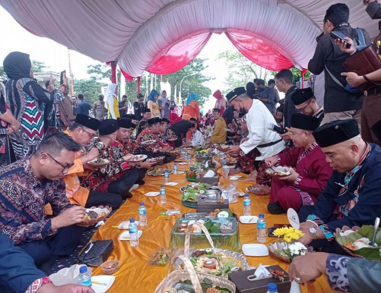 Ribuan Warga Ikuti Beseprah Erau 2022
