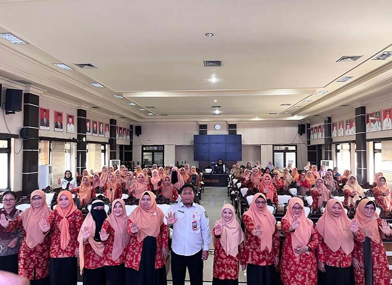 Workshop E-Reporting, Public Speaking, dan Table Manner Tingkatkan Kapasitas Anggota DWP Berau