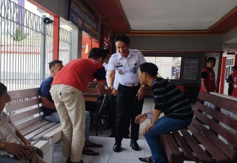 Kakanwil Kemenkumham Kaltim Menyapa Warga Binaan dan Pembesuk di Rutan Tanjung Redeb