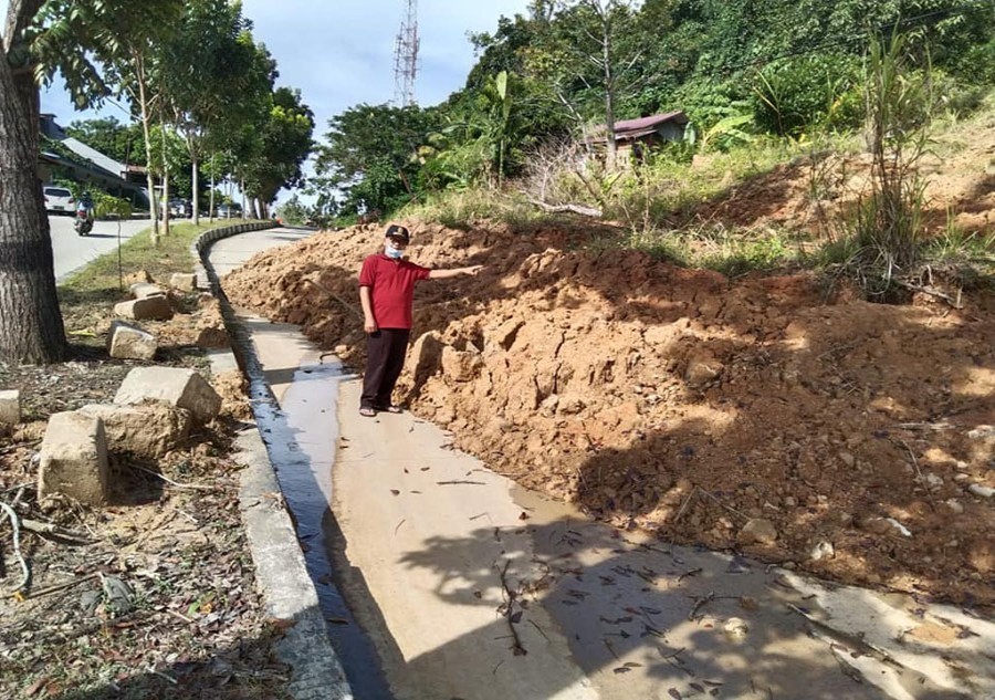 Tanah Longsor Tutup Jalan Ahmad Dahlan, Saparuddin: Perlu Segera Penanganan