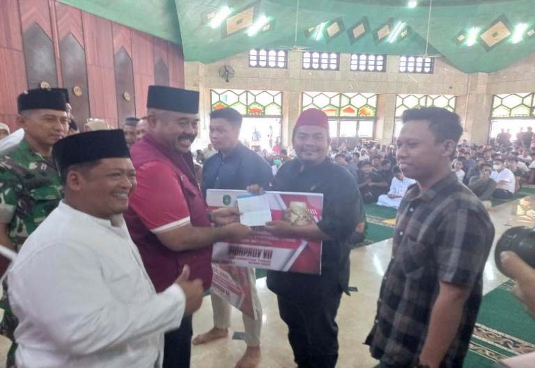 Bupati Edi Damansyah Serahkan Bonus Atlet Berprestasi di Porprov