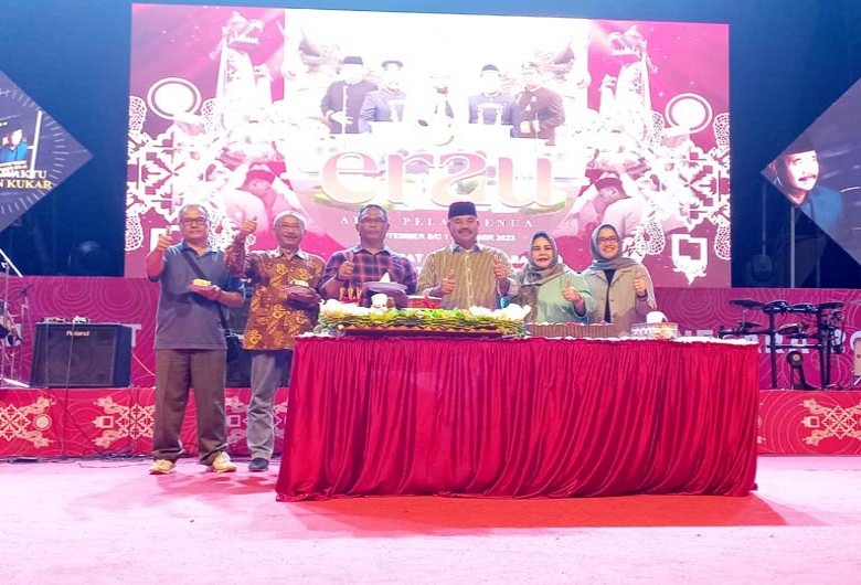 Launching Buku Kedua Edi Damansyah : Mangayuh Waktu Membangun Kukar