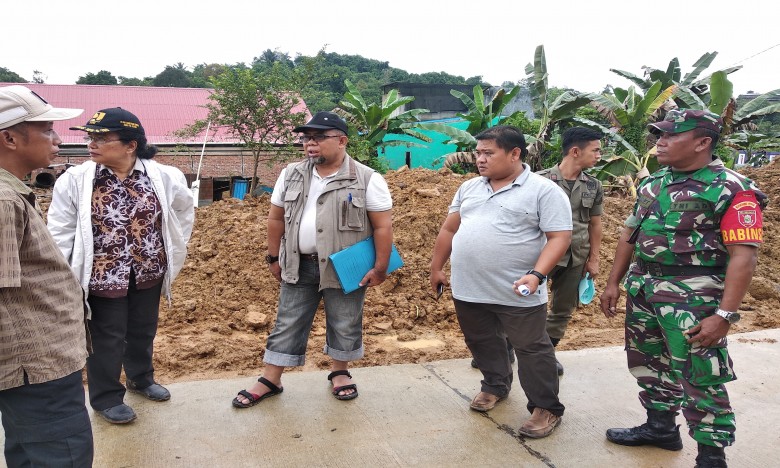 Tim Pos Komando BPBD Kukar Identifikasi Korban Longsor