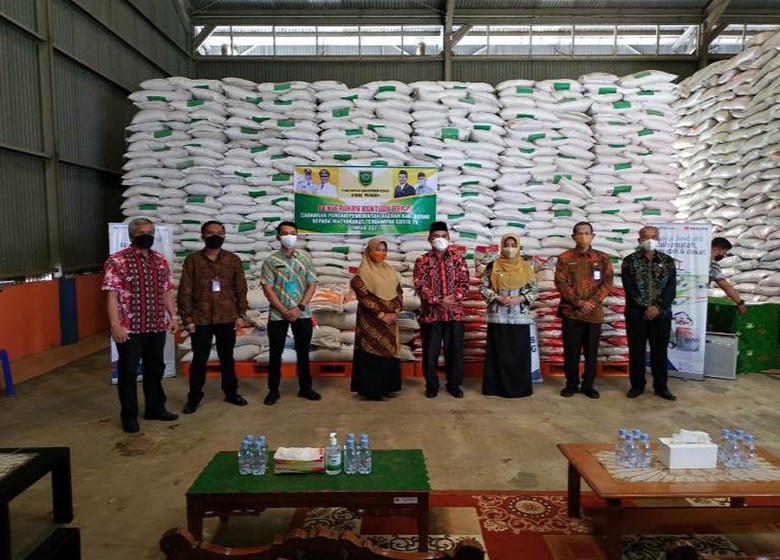 Pemkab Berau Berikan Bantuan Beras untuk 1000 Warga