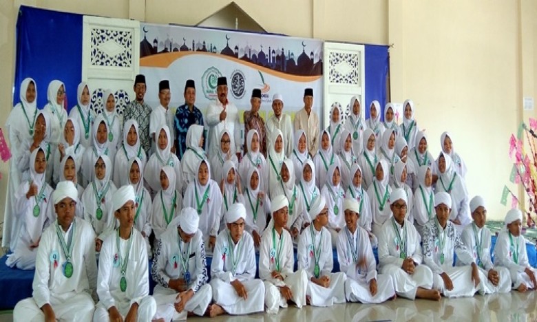 SMPIT Nurul 'Ilmi Wisuda Tahfidz dan Qiroati.