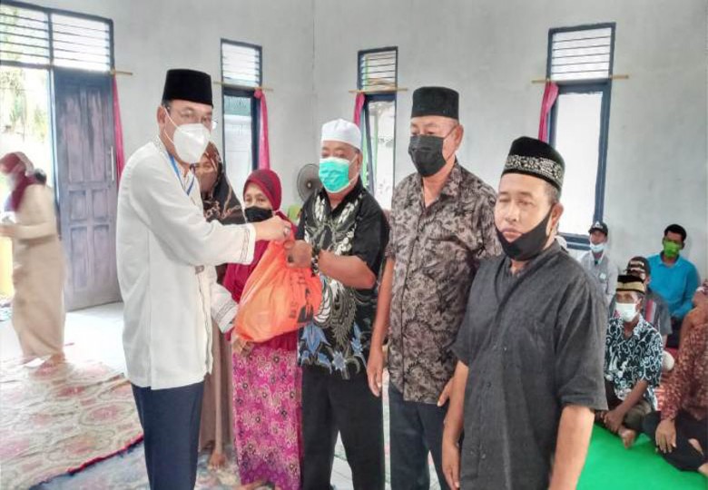 Alif Turiadi Bagikan Ribuan Paket Sembako kepada Warga di Empat Kecamatan