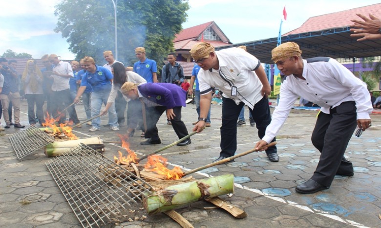 Dies Natalis Unikarta ke 33, Fisipol Gelar Cerau Nasi Bekepor dan Nunu Suman