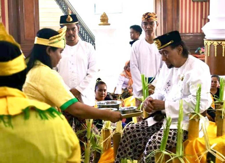 Sultan Kukar Ing Martadipura Lakukan Prosesi Beluluh