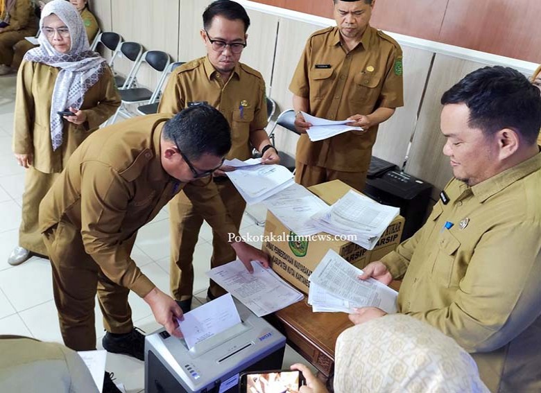 Wujudkan Tata Kelola Kearsipan yang Baik DPMD Kukar Musnahkan Arsip Periode 2010–2016