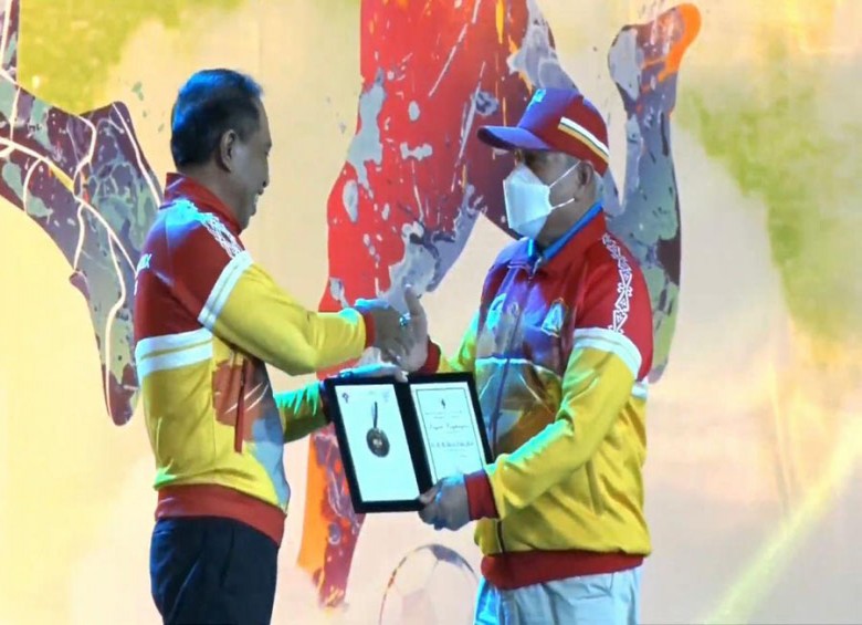 Gubernur Kaltim Terima Penghargaan dari Menpora