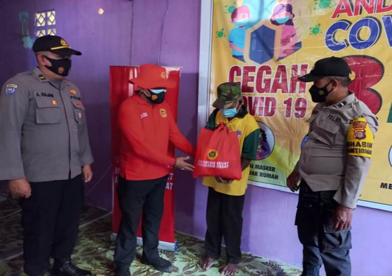 100 KK Desa Perjiwa Terima Bantuan Sembako