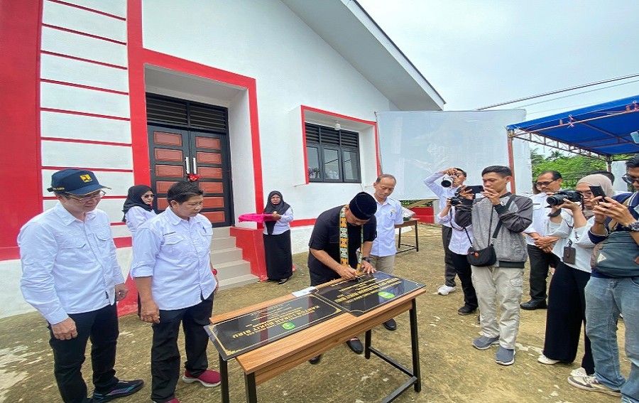 Hadiri Peresmian Kantor Kelurahan Bukit Biru, Kadis DPMD Kukar Harapkan Pelayanan Lebih Ditingkatkan