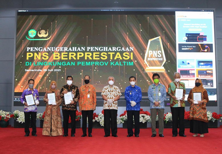 38 ASN Berprestasi Terima Penghargaan