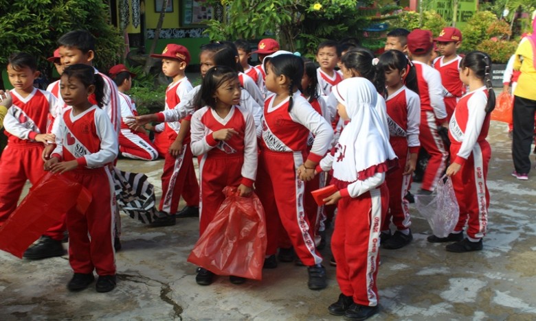 SDN 018 Tenggarong Sulap Sampah jadi Kerajinan Bermanfaat