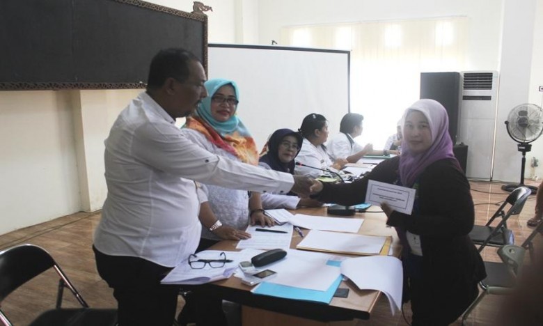 Penyandang Disabilitas dan Janda Veteran Kukar Terima BST