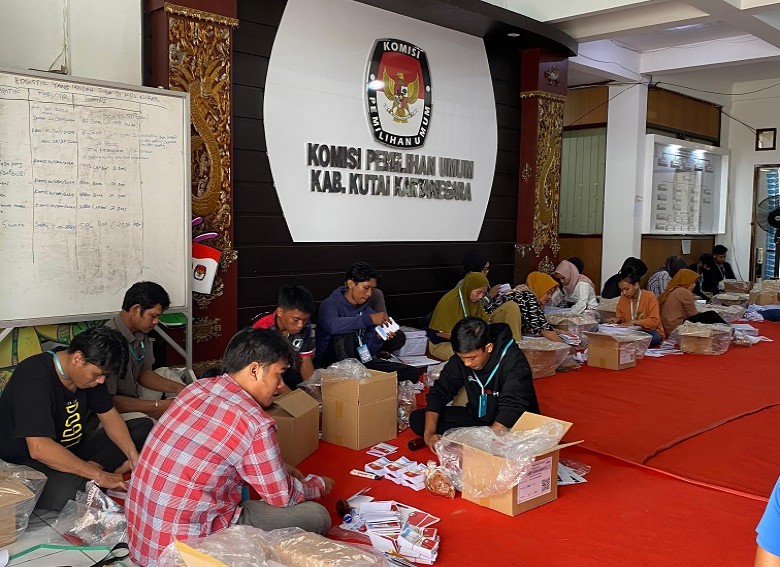 KPU Kukar Kerahkan 50 Petugas untuk Pelipatan Surat Suara Pilkada 2024