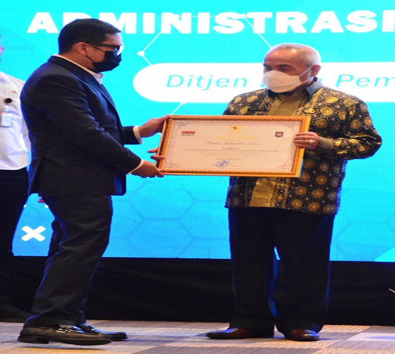 Gubernur Kaltim Terima Penghargaan Kemendagri
