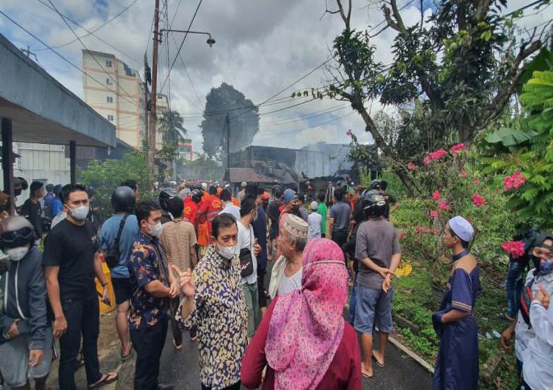 Pantau Langsung Kebakaran di Jalan Mutiara , Hadi: Masyarakat Harus Waspada Bahaya Kebakaran