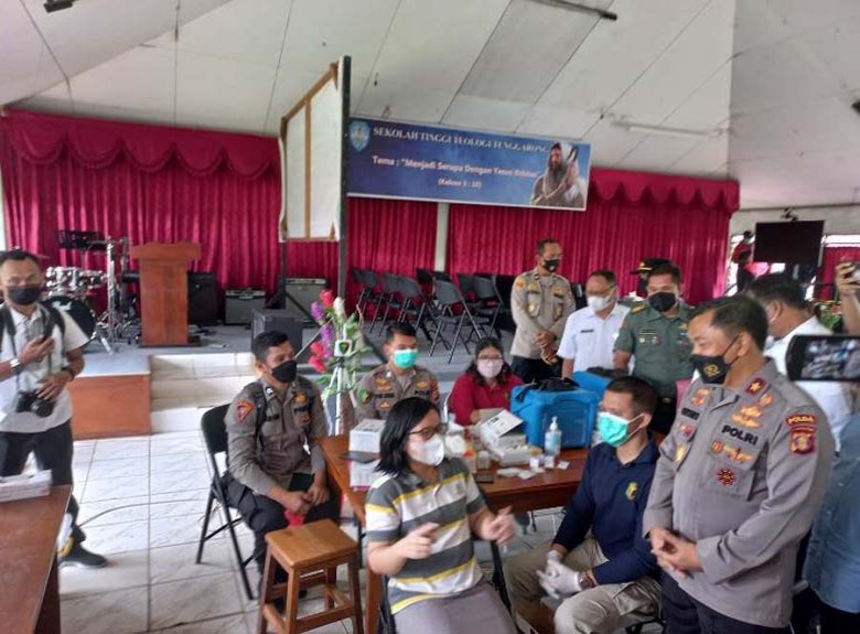 Waka Polda Kaltim Tinjau Pelaksanaan Vaksin Covid-19 di STT