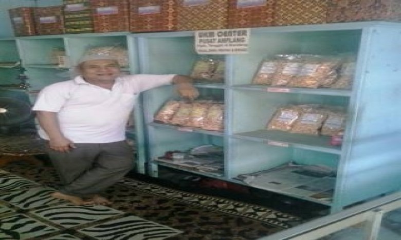 Oleh Oleh Khas Kutai Amplang Laris Manis, Tersedia di UKM Center Jalan Kartini Tenggarong