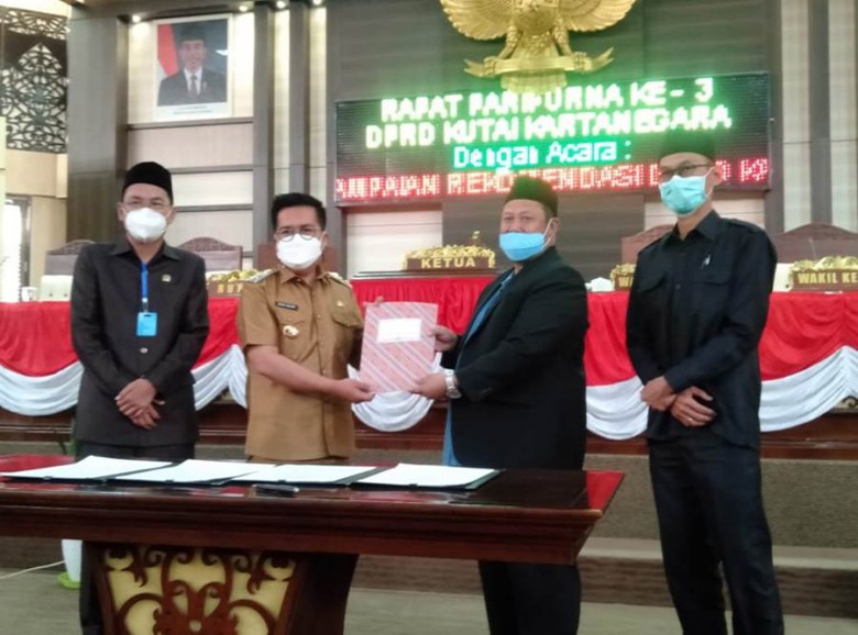 DPRD Sampaikan Rekomendasi atas LKPJ Bupati Kukar Tahun 2020