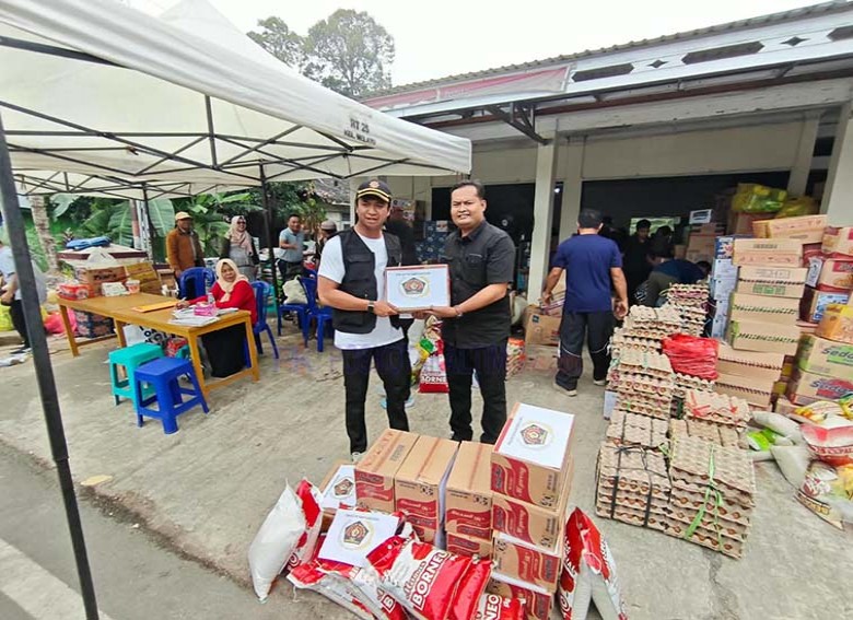 PWI Kukar Salurkan Bantuan untuk Korban Kebakaran Danau Aji