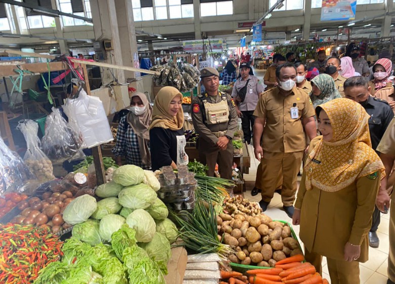 Pastikan Harga Bahan Pokok Terkendali, Bupati Berau Tinjau Pasar Adji Dilayas