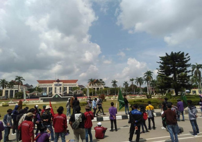 Usai Pelantikan Bupati, Mahasiswa Kukar Gelar Aksi Demo