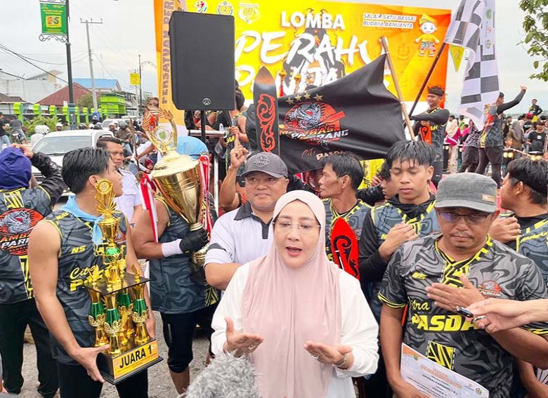 Bupati Berau Ajak Warga Jaga Kebersihan Sungai: “Tradisi Lomba Perahu Harus Lestari dan Jadi Daya Tarik Wisata”