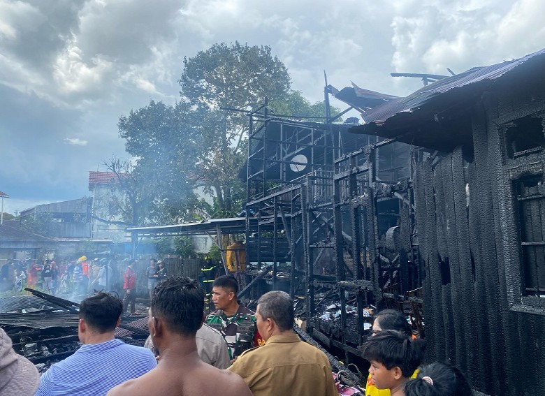 Tiga Rumah Ludes Dilalap Si Jago Merah, Disdamkarmatan Kukar Kerahkan Seluruh Armada