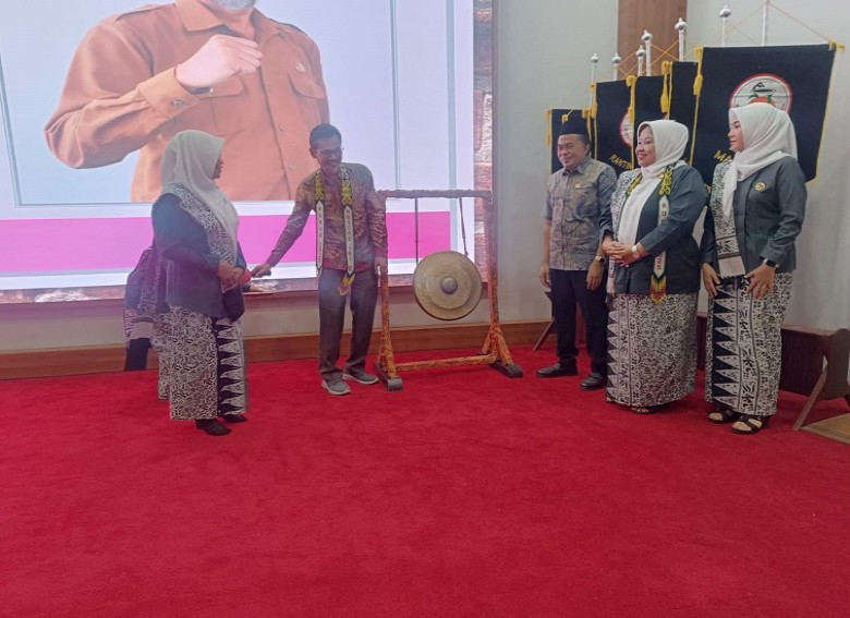 Buka Muscab IBI Kukar, Plt Kadinkes: Bidan Memiliki Peran Strategis untuk Penurunan Angka Kematian Ibu dan Bayi