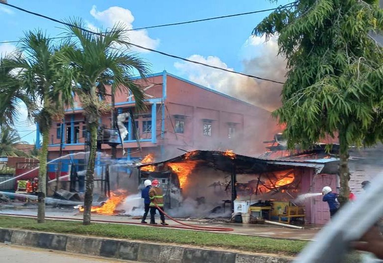 Dua Bangunan di Tenggarong Ludes Terbakar