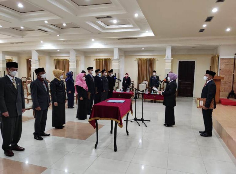 Bupati Sri Juniarsih Lantik 8 Pejabat Pimpinan Tinggi Pratama