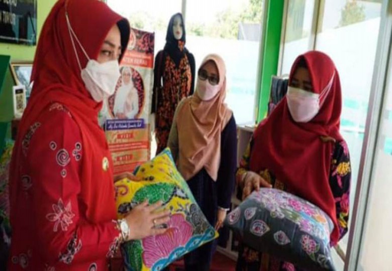 Bupati Bangga dengan Perpustakaan ORBIT SMAN 7,  Membuat Batik Khas Berau Hingga Teknologi Digital