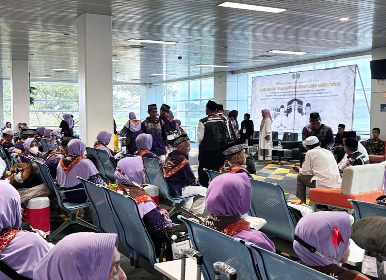 Bupati Sri Juniarsih Lepas Keberangkatan 162 Jamah Calhaj Asal Berau