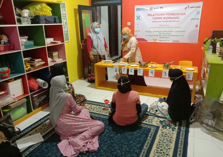 Pertamina Dukung Pengembangan Literasi Melalui Pelatihan Pembuatan Tempe